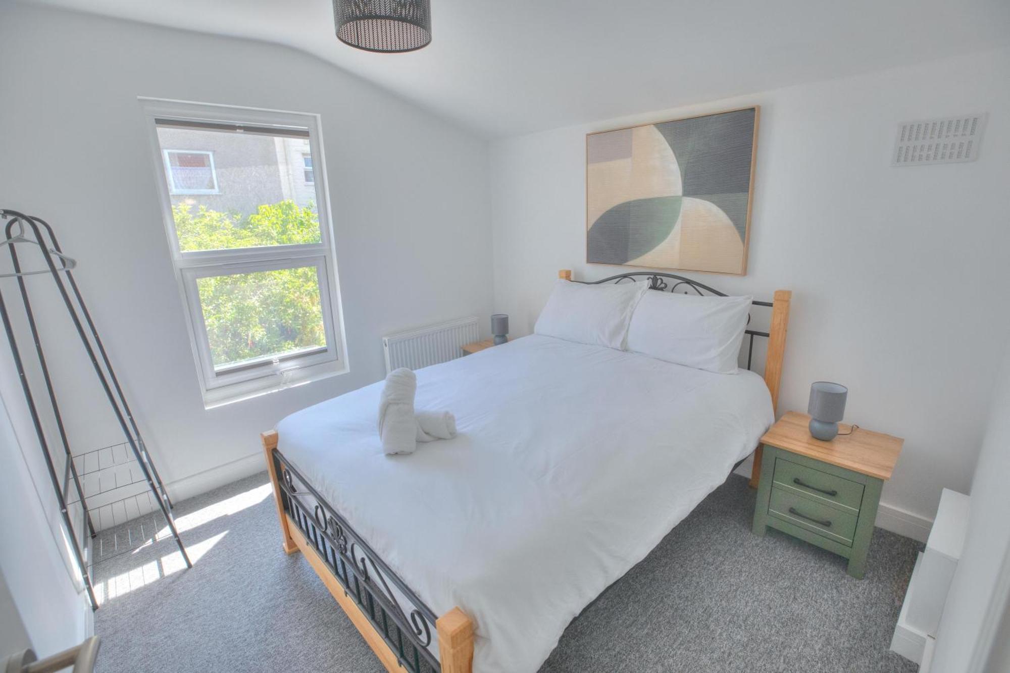 The Pearly White House Apartment