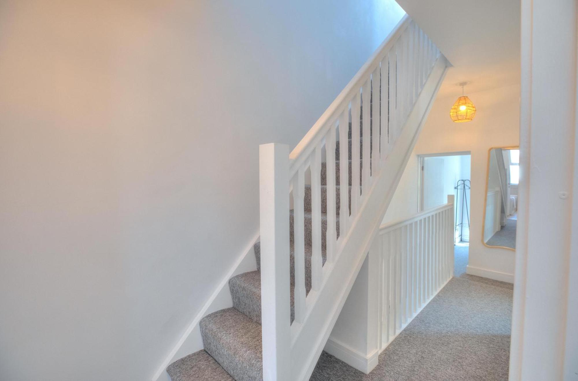 The Pearly White House Apartment
