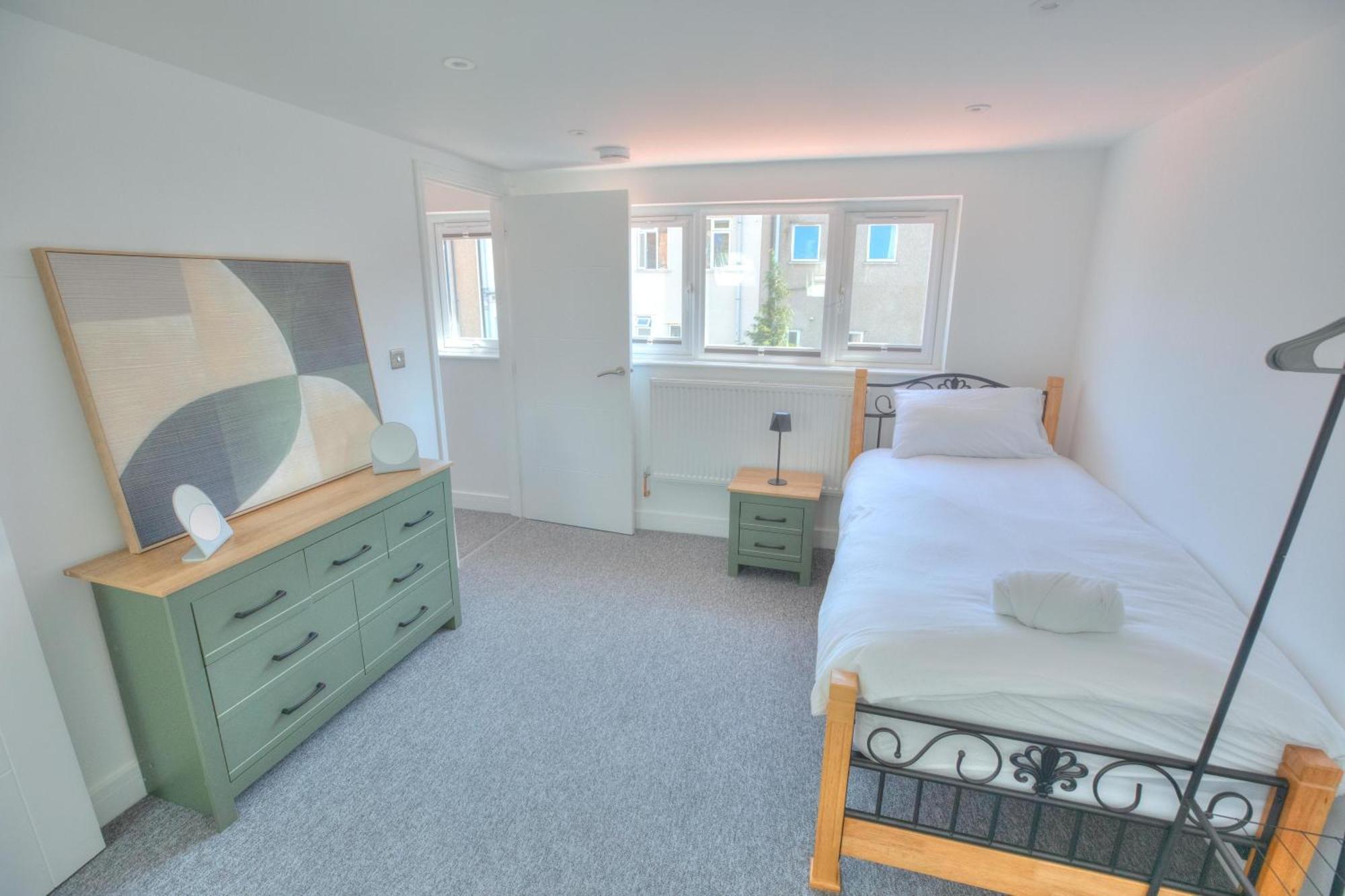 The Pearly White House Apartment Bristol